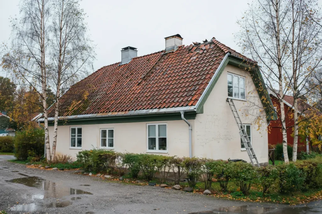 takinspektion steg f r steg s kontrollerar du villataket efter storm frost och kraftigt regn